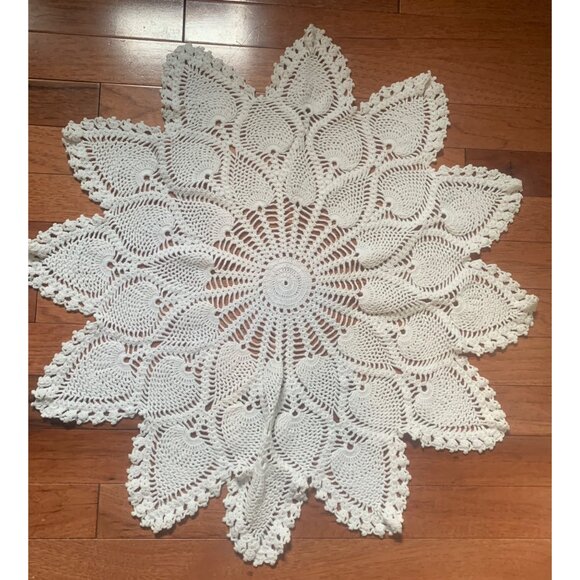 Vintage Crochet Doily Table Centerpiece Handmade 25 Inches - Picture 3 of 11
